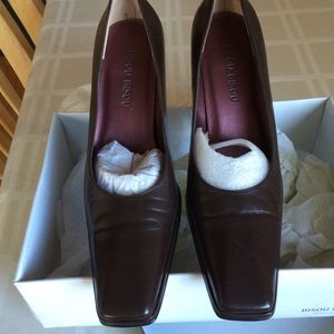 Brown Leather sz 7.5 Bisou Bisou pumps