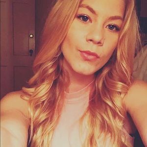 Meet your Posher, Adara