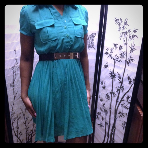 Midi green pleated dress