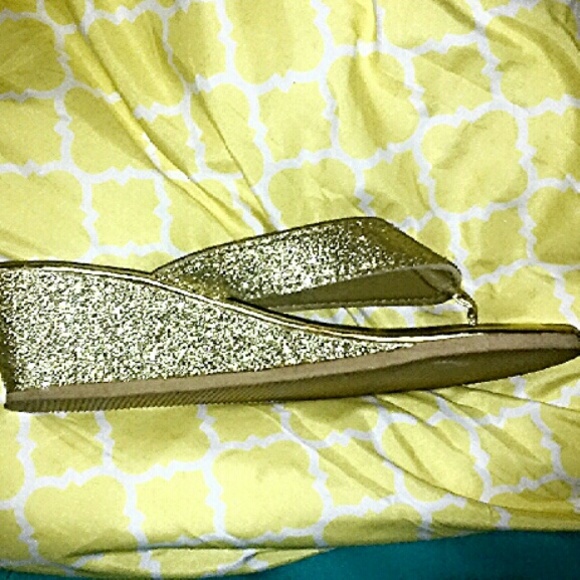 Size 7 Sparkle Gold wedge flip-flops - Picture 2 of 3