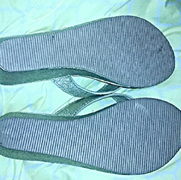 Size 7 Sparkle Gold wedge flip-flops - Picture 3 of 3
