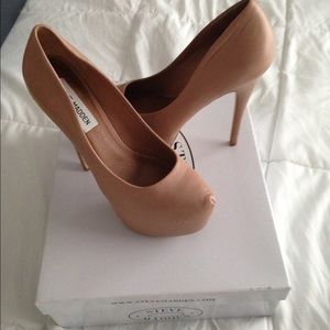 Nude pump