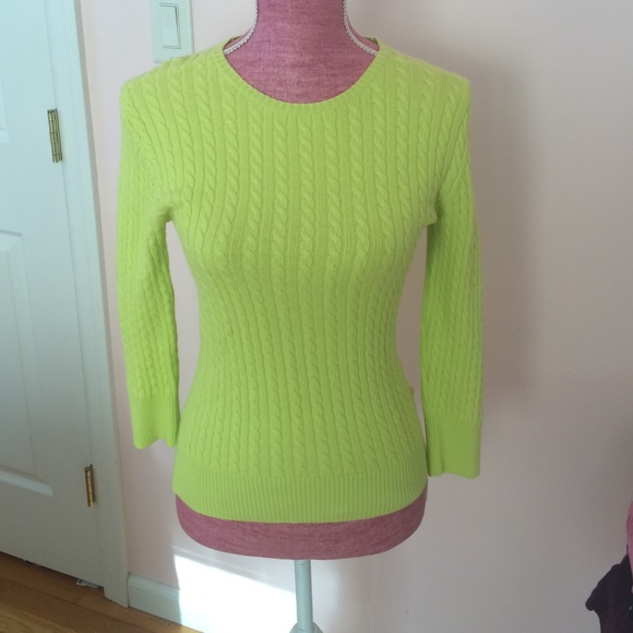 Lemon-lime 3/4 sleeve Gap sweater