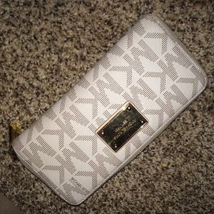 MK authentic Wallet