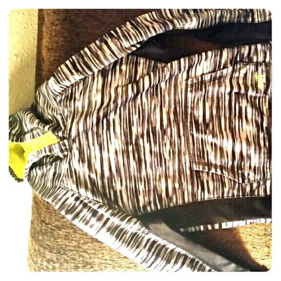 *SOLD* Girls avia fleece-lined pullover hoodie!!