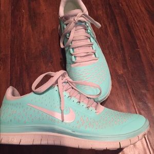 Nike -Tiffany blue size 7 brand new !!