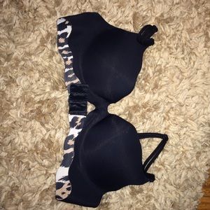 34A Victoria's Secret seamless/strapless bra