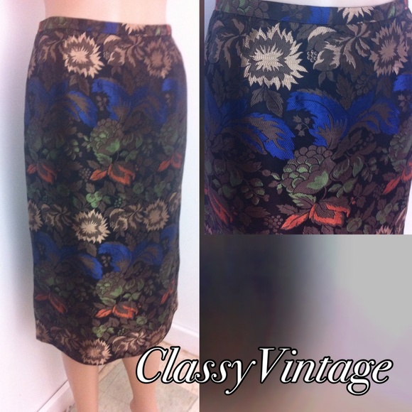 DD Dresses & Skirts - Stunning pencil skirt with a Brocade type fabric.