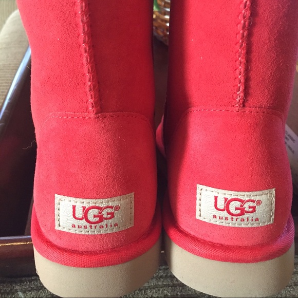 🌺👠SOLD!! Brand New Coral Uggs 💯Authentic🌺 - Picture 2 of 4