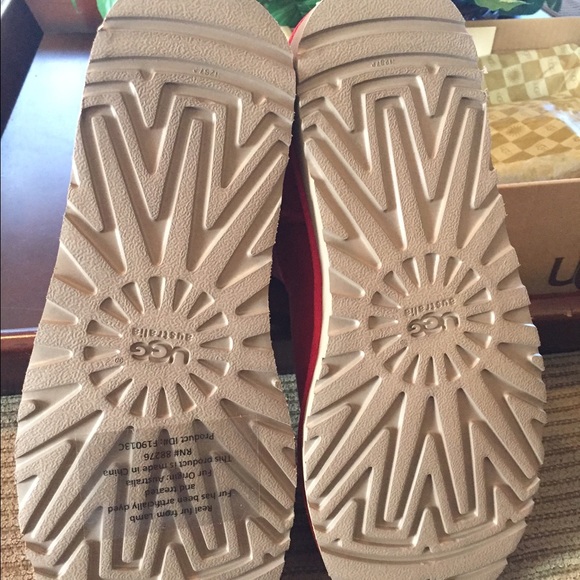 🌺👠SOLD!! Brand New Coral Uggs 💯Authentic🌺 - Picture 3 of 4