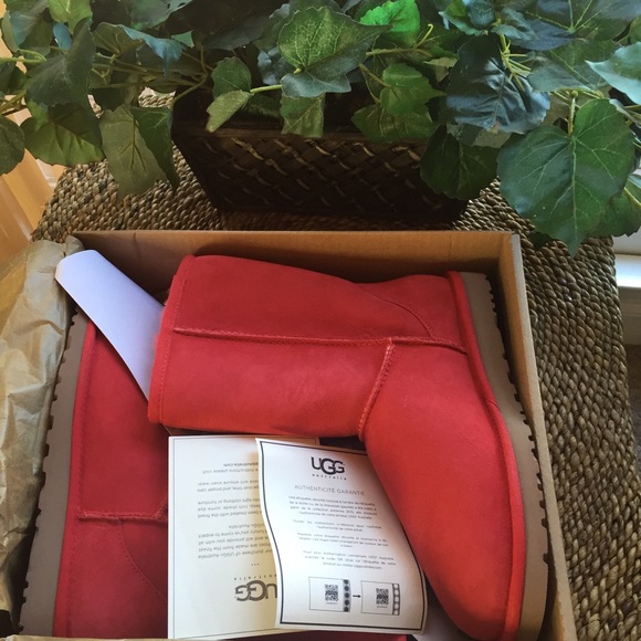 🌺👠SOLD!! Brand New Coral Uggs 💯Authentic🌺 - Picture 4 of 4