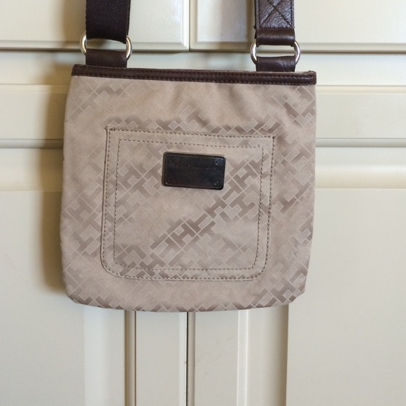 Tommy Hilfiger cross body bag - Picture 2 of 2