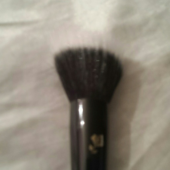 Lancome Highighlighting Brush - Picture 2 of 3