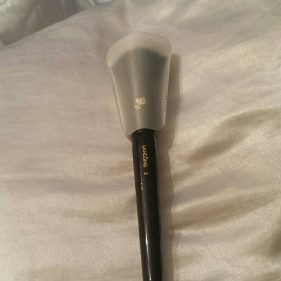 Lancome Highighlighting Brush - Picture 3 of 3