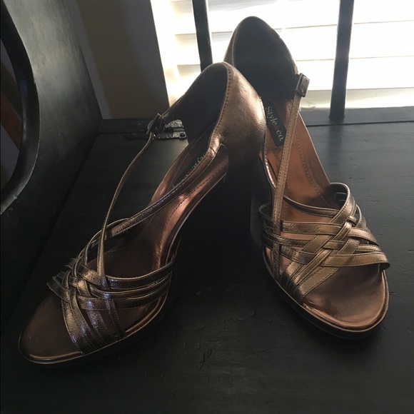 Gold/bronze wedge sandals. Never worn!!!
