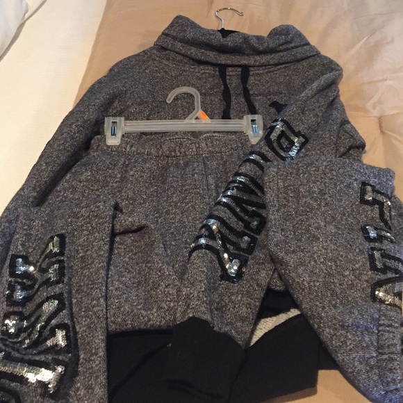 VS Pink joggers set