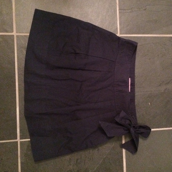 Vineyard Vines navy skirt with detachable bow