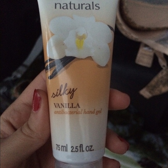 Silky vanilla hand gel.