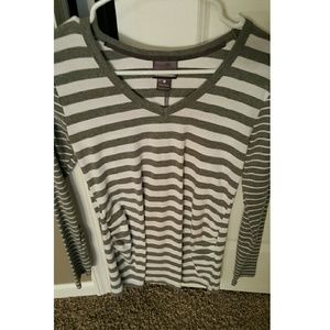 Long sleeve stripped maternity top