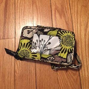 Vera Bradley smartphone wristlet