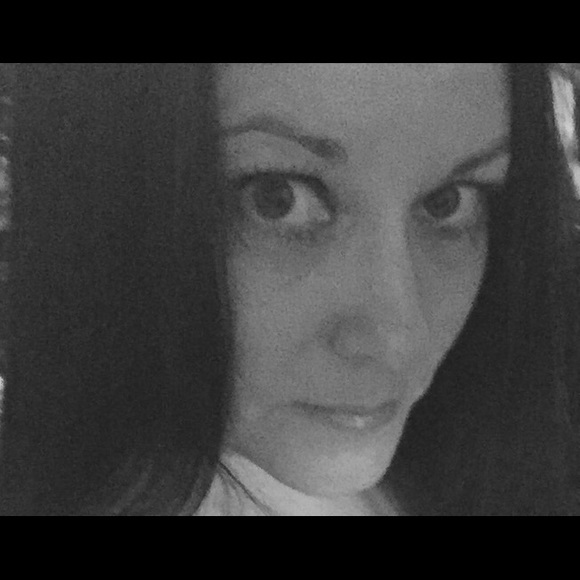 Meet your Posher, Amanda - Picture 5 of 6