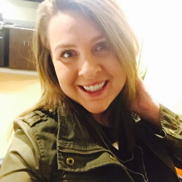 Meet your Posher, Deanna - Picture 1 of 1