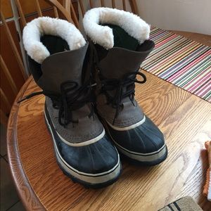 Short caribou sorel boot
