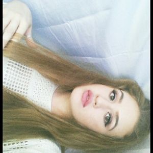 Meet your Posher, Julia