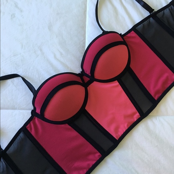 Bebe Crop Top