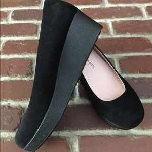Chinese Laundry wedge heel in black velour.