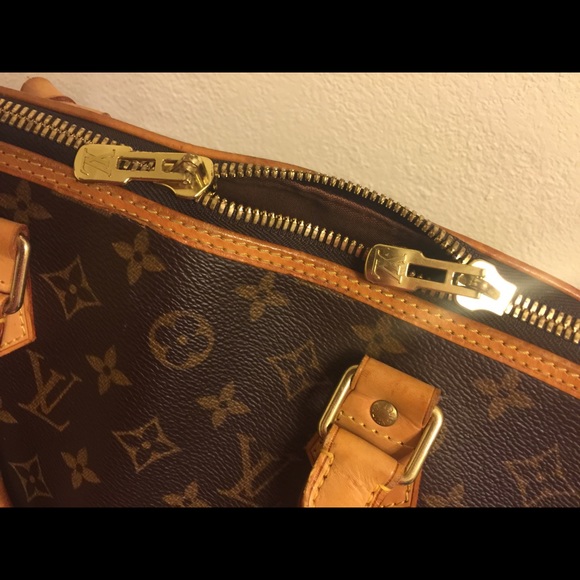 Authentic Louis Vuitton Overnight Monogram Alma - Picture 3 of 4