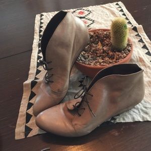 Coclico Taupe Leather Pate Low Wedge Bootie