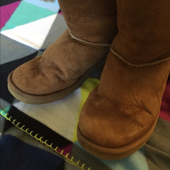 Tall Bailey Button UGG Boots - Picture 2 of 4