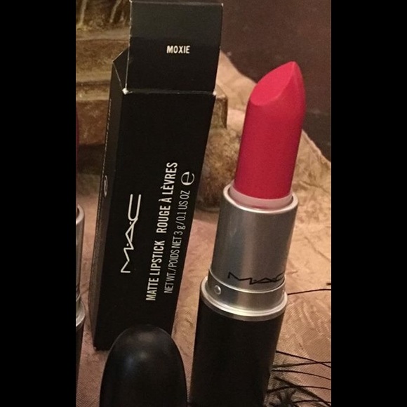Bnib Mac limited edition Moxie lipstick
