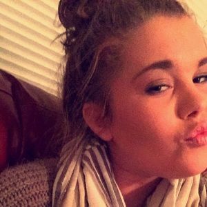 Meet your Posher, Alyssa