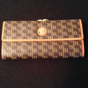 Rioni wallet. Never been used.