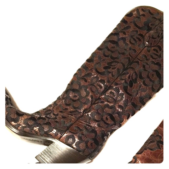 Corral Snip Toe Boots - Floral Lace