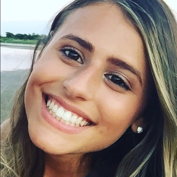 Meet your Posher, Alessia - Picture 1 of 1