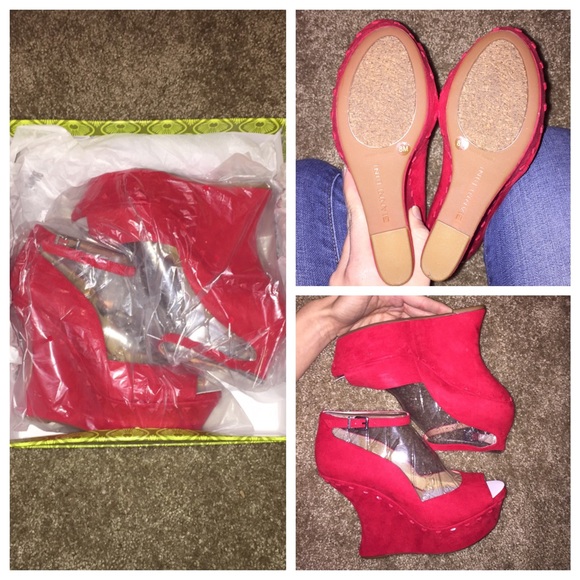 Gianni Bini Red Hot Heels