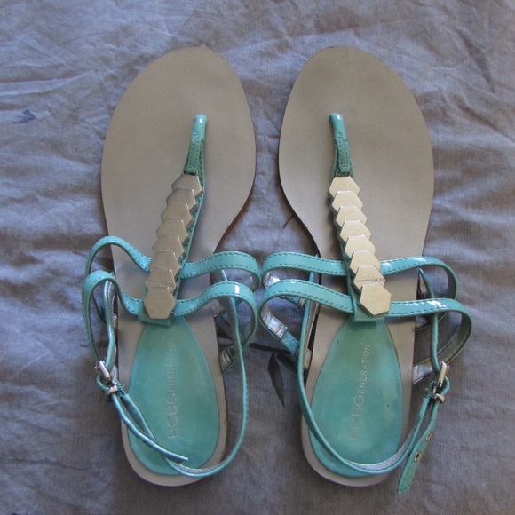 BCBG t-strap flats☀️☀️