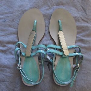 BCBG t-strap flats☀️☀️