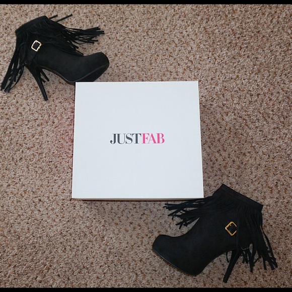 ✨Just Fab Ardenne Fringe Bootie✨