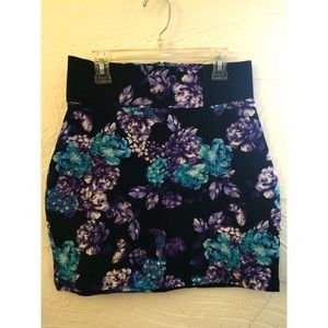 Floral print mini skirt