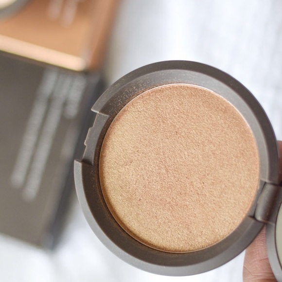 Because Shimmering Skin Profector in Topaz