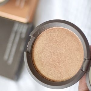 Because Shimmering Skin Profector in Topaz