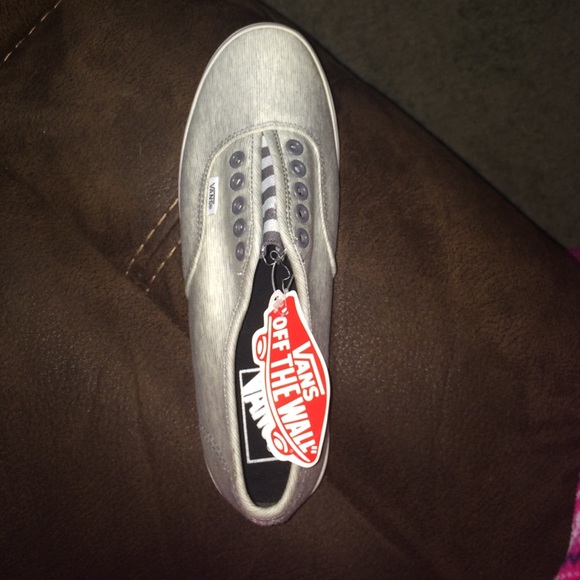 Vans - Picture 2 of 4