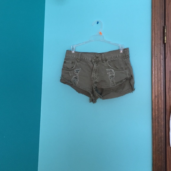Army green slouchy shorts