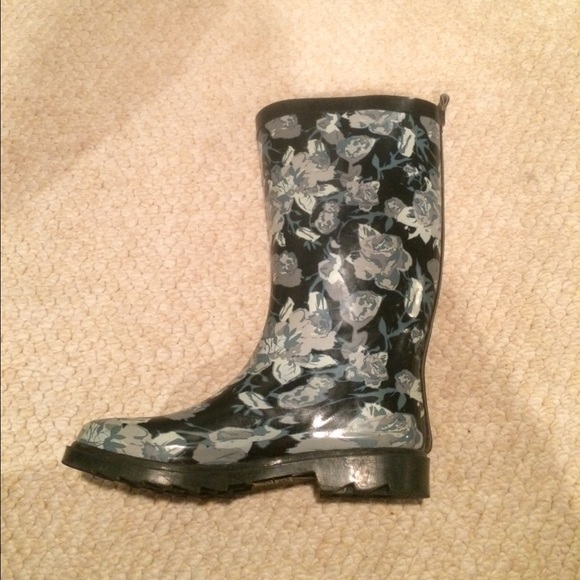 Gently used rain boots with adjustable calf strap
