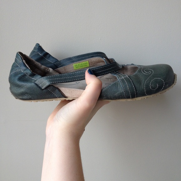 Ahnu Shoes - Ahnu leather shoes