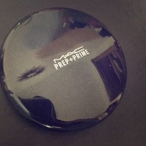 ✨🎀MAC prep&prime compact powder barely used!